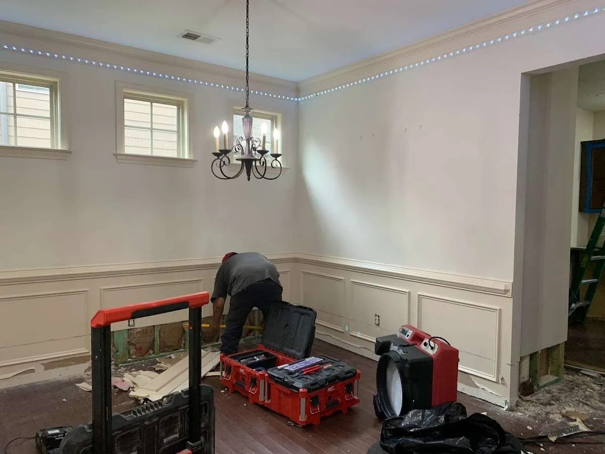 Restoration technician with professional equipment in Mount Juliet